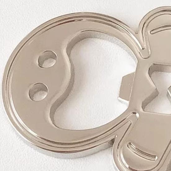 Otvírák na láhve Přenosný otvírák na pivo ve tvaru perníku s kreativním designem pro domácí bar a restauraci