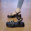 Sandalen Mädchen 2025 neuer Sommer Feenstil Plateau Römerschuhe Mädchen Koreanische Version vielseitig Ein-Wort mit Strandsandalen