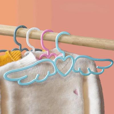5 ks Ramínek na oblečení Prostorově úsporný sušák Srdce Křídla Andělské ramínka Ramínka na oblečení pro dospělé Organizér na košile