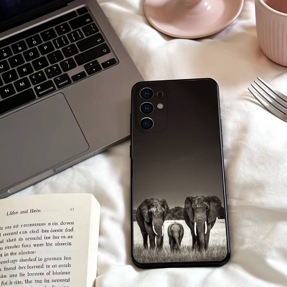 Elephant Baby Nature Phone Case For Samsung S25,24,23,22,30,21,10,9,Ultra,Plus,Lite,FE,4,5 G Soft Black Case