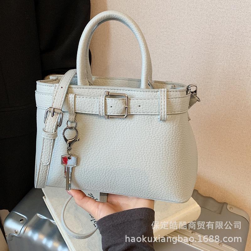 2025 Summer Small Bag Women's New Versatile Shoulder Messenger Bag Popular This Year Casual Portable Bucket Bag