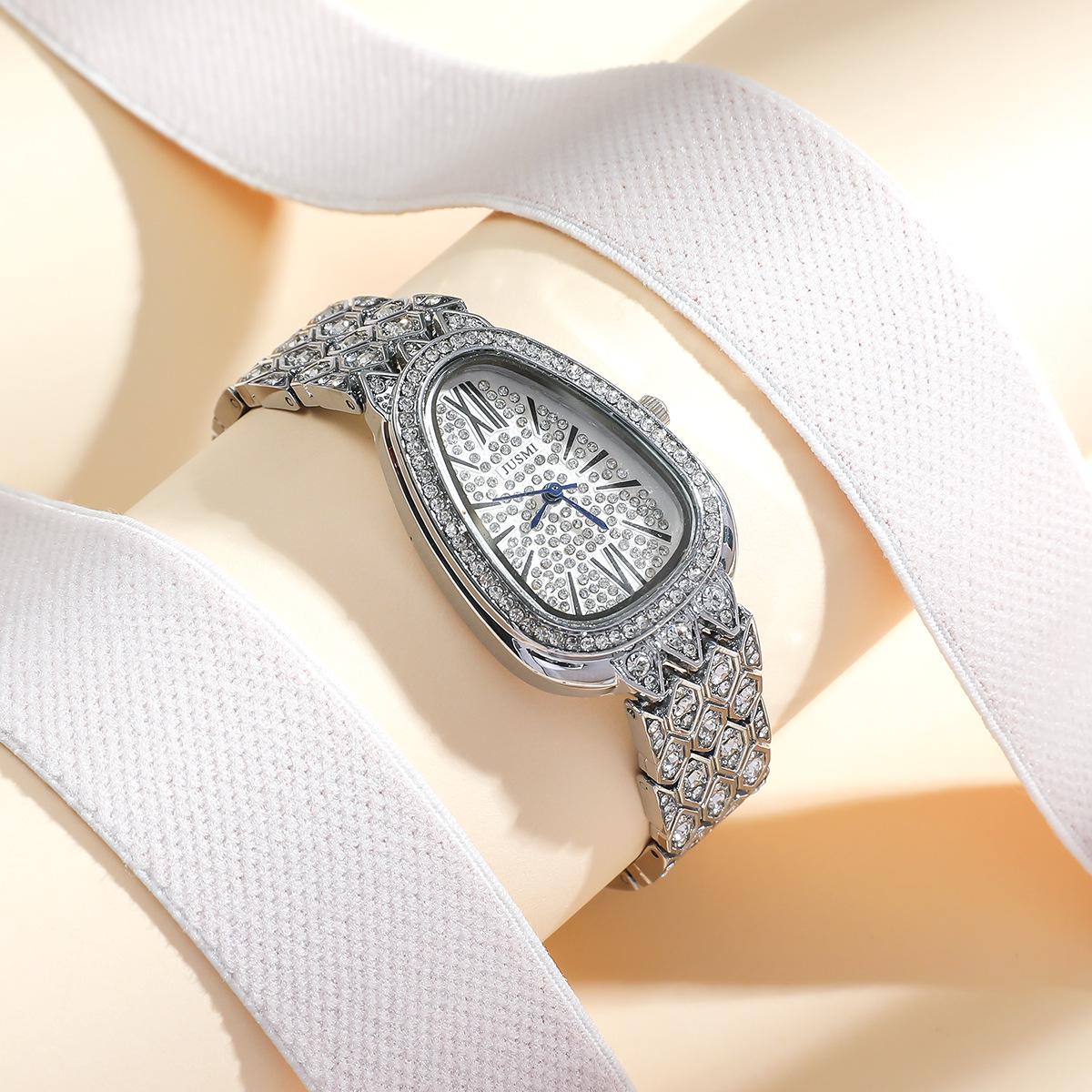 

Комплект из 3-х женских часов и браслета в виде змеи – стильный, модный дизайн