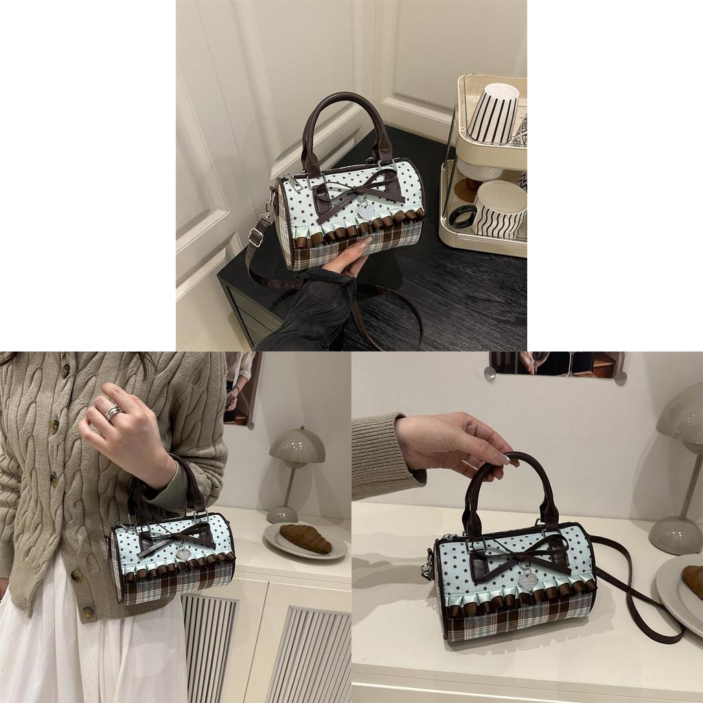 Street Style Small Square Bag With Soft Structure And Internal Pocket