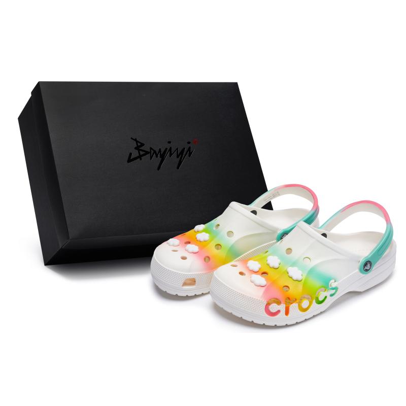 

Crocs Classic Clog 811 Изготовлено Rainbow Bridge Специальная обувная коробка Облака Клоги Унисекс Белый Радуга 39-40