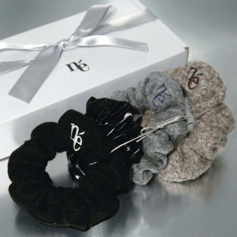 

ne ЗИМНЯЯ КОРОБКА СКРАНЧИ 002 (набор из 2/набор из 4) (set of 2)BK FELT+GREY WAVE WOOL (3,100 won)