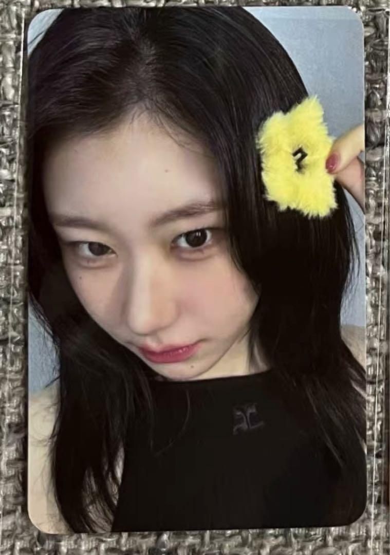 

[USED] itzy GWBG withmuu 1.0 Bonus Trading Card Chaeryeong B