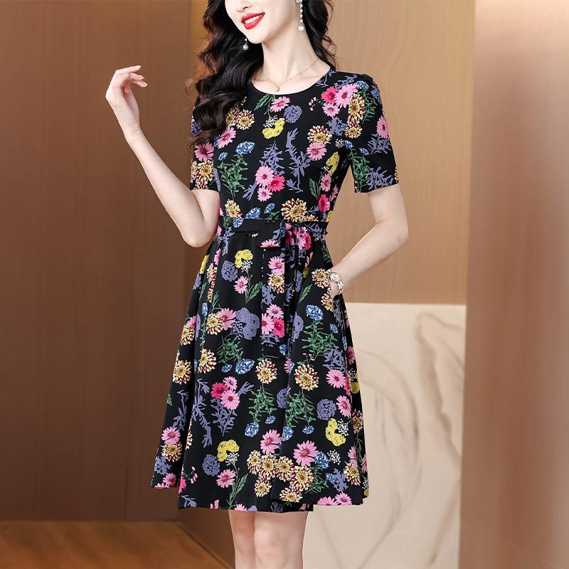 

Весенне-летнее новое платье, уменьшающие возраст складки, тонкая юбка женское 3XL