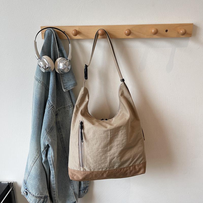 Borsa a Spalla Grande Capacità con Cuciture Colorate Borsa a Tracolla Leggera da Donna con Tasche Multiple