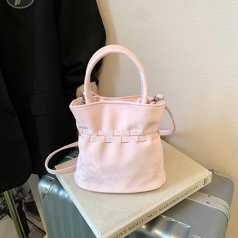

Niche design bag women s new fashion shoulder crossbody bucket bag high-end commuter handbag