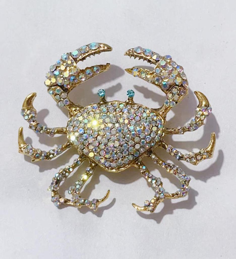 European Retro Crab Brooch: Creative Fashion Pin with Floral Accent, High-Grade Corsage for a Unique and Exquisite Look.