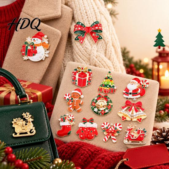 Sparkling Holiday Brooches Christmas Enamel Brooch Pin Santa Snowman Gingerbread Tree Wreath Stocking Pins Bell Jewelry Accessories for Coats