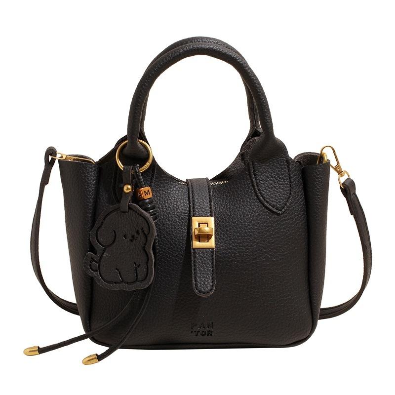 

Large-capacity vegetable basket spring and summer new simple and versatile soft leather messenger bag women s casual portable tote bag чорний