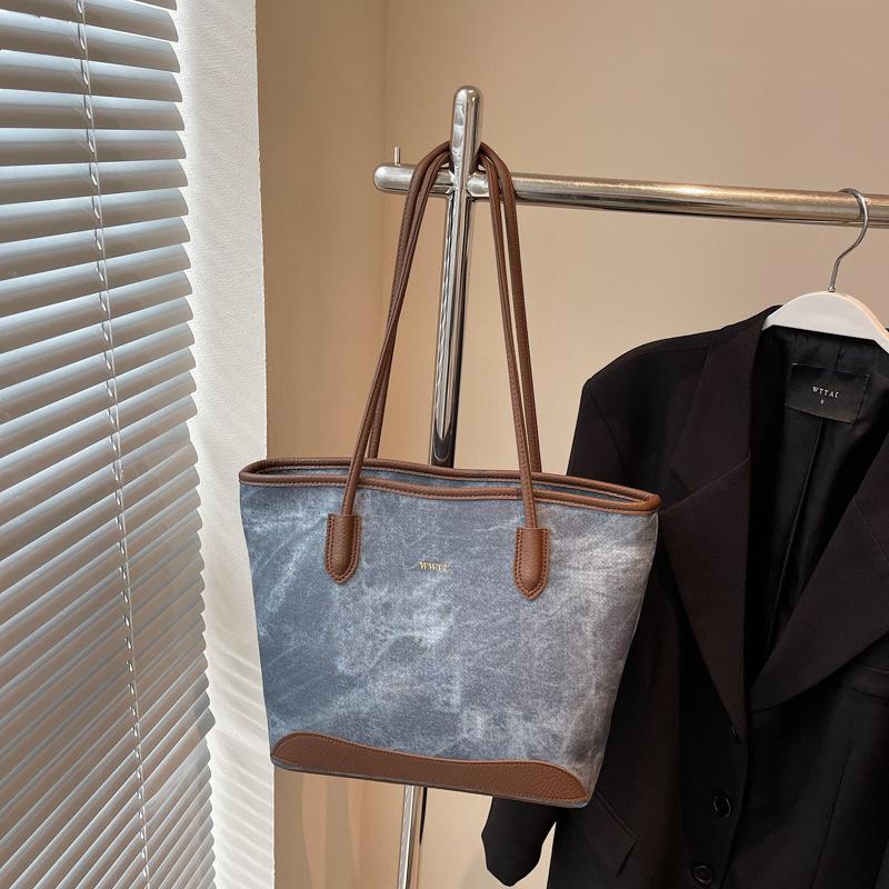 Casual Large-capacity Tote Bag Women's New Summer Fashion Retro Shoulder Bag Class Commuter Bag
