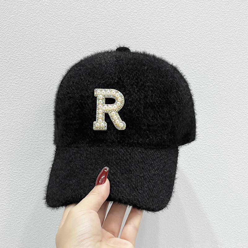 Elegantní zimní kšiltovka s drahokamu 'R' - teplá pletená čepice na ochranu sluchu pro ženy | Ideální pro outdoorové aktivity a běžné nošení