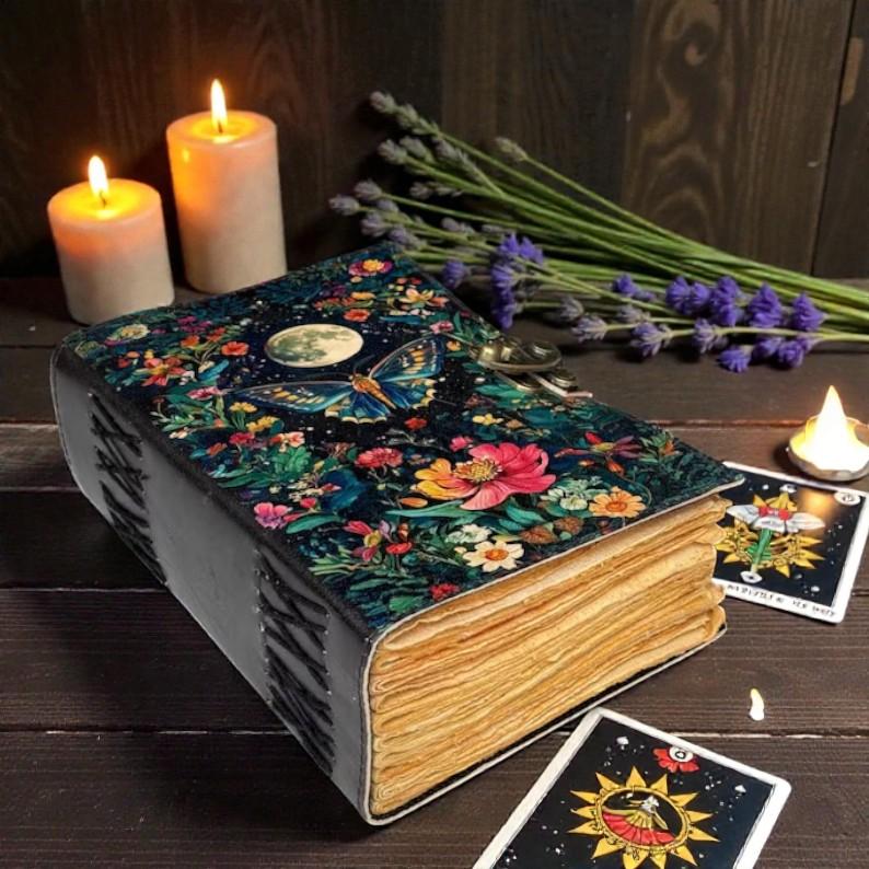 

Handmade Leather Moon & Butterfly Journal | Floral Mystical Diary with Lock | Witchy Writing & Sketch Book 5x7 чорний