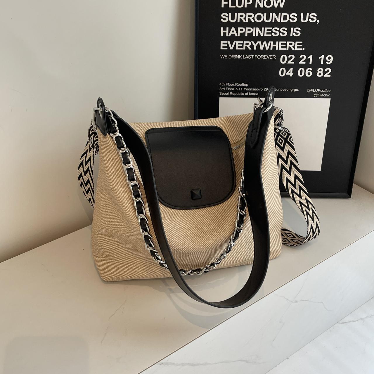 

Luxury Advanced Feeling Diagonal Cross Traveling Bag High Capacity Good Appearance Single Shoulder Bag For Women