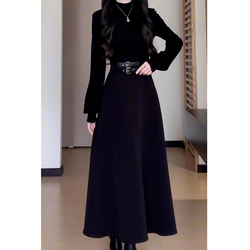 Autumn/Winter 2024 Women's French Hepburn Style Black Knit Dress - Mid-Length, Small Waist Trend