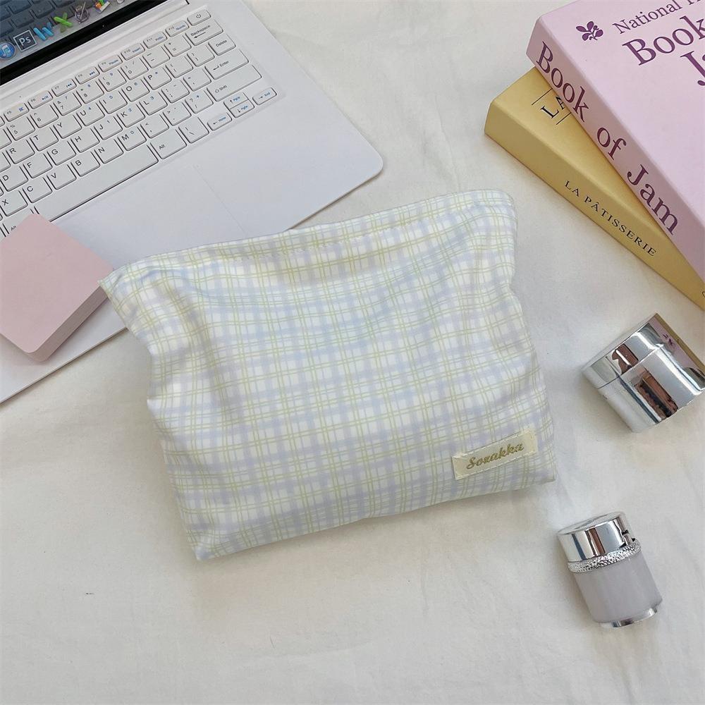 Small Fresh Ins Style Large Capacity Makeup Bag for Women Girl Travel Toiletry Organizer Pouch for Cosmetics and Skincare Case