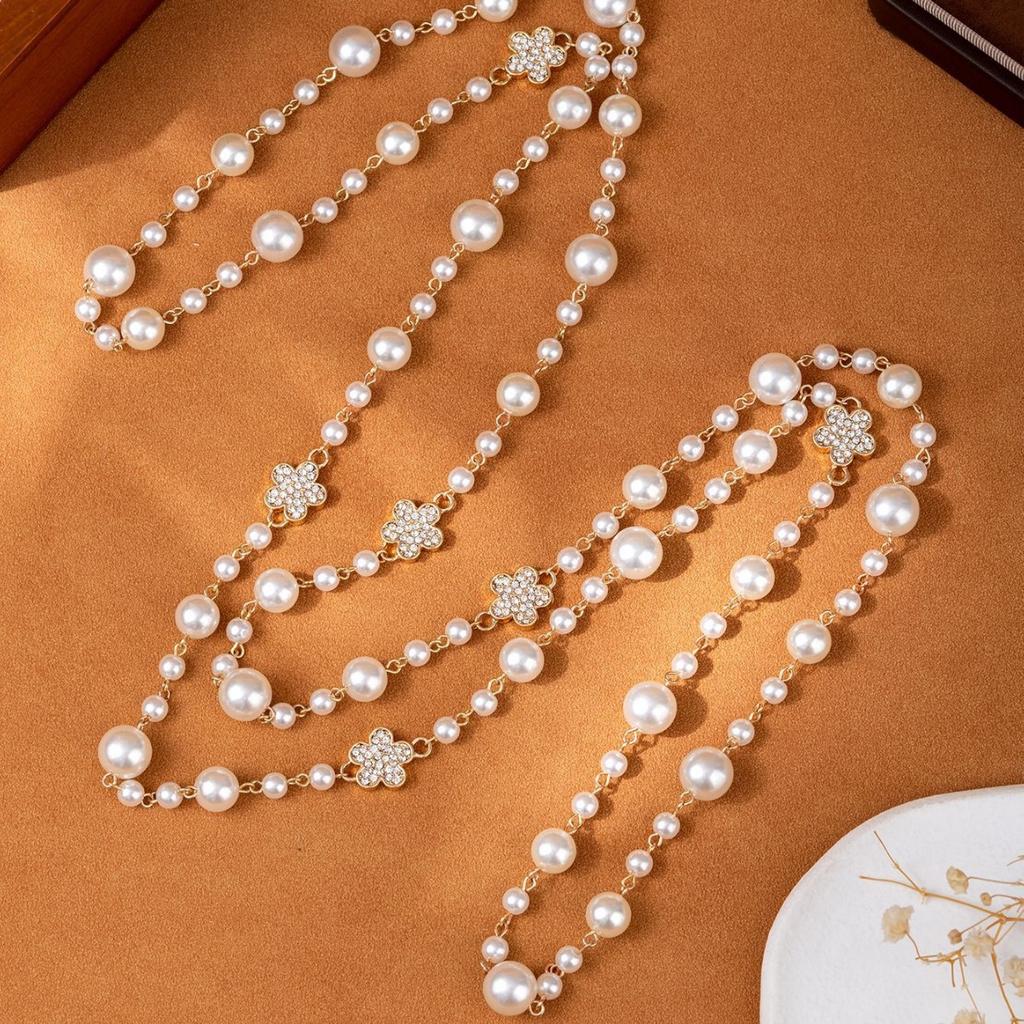 Elegant pearl chain inlaid with flowers Long stacked Valentine's Day gift necklace Sweater chain