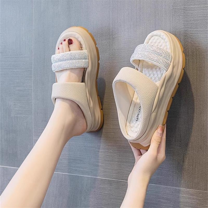 New soft leather slippers for women in summer, comfortable and casual in summer, thick-bottomed rhinestone open-toed sandals.
