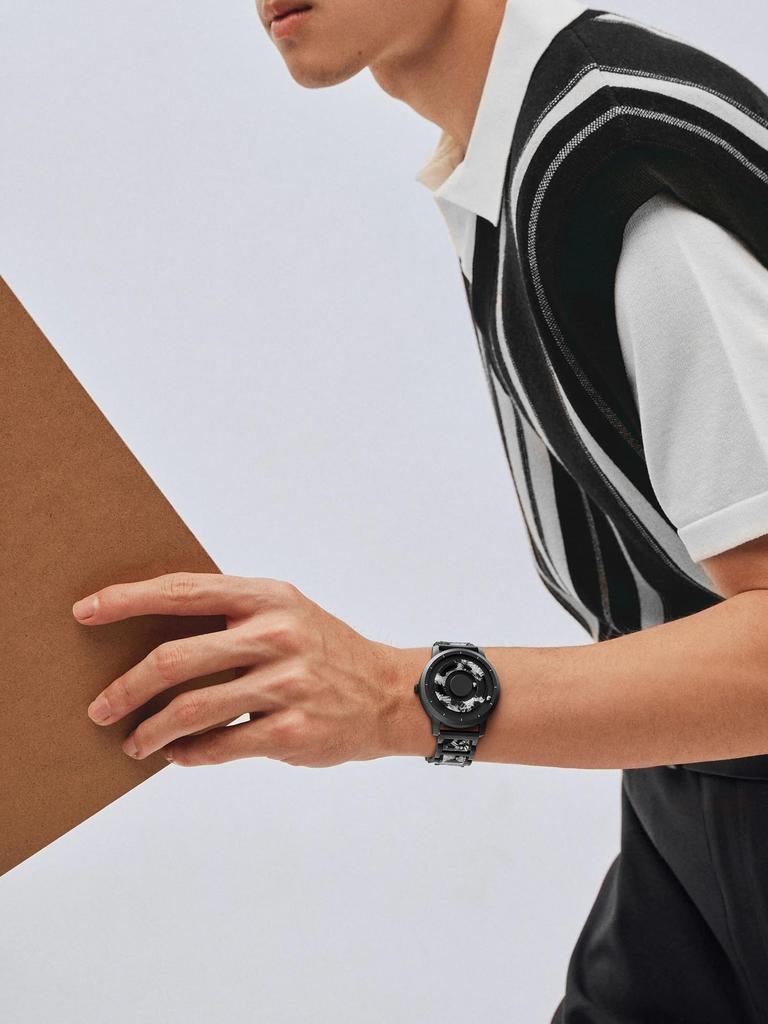 EUTOUR Magnetische Uhr mit Camouflage Stilvoll und Schlicht Lässig Quarz 3ATM Wasser 40mm und Schwarzes Harzarmband Herren Zifferblatt, Uhrwerk, Wasserdichtigkeit, Zifferblatt,