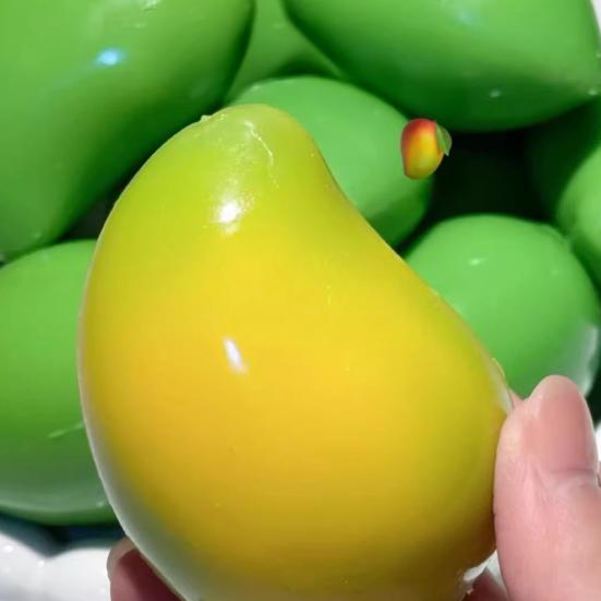 High-elastic Toy Crunchy Mango Squeeze Stress Ball, Color Changing Fidget with Crisp Sound, High Elastic Decompression for Anxiety Relief, Funny Gift