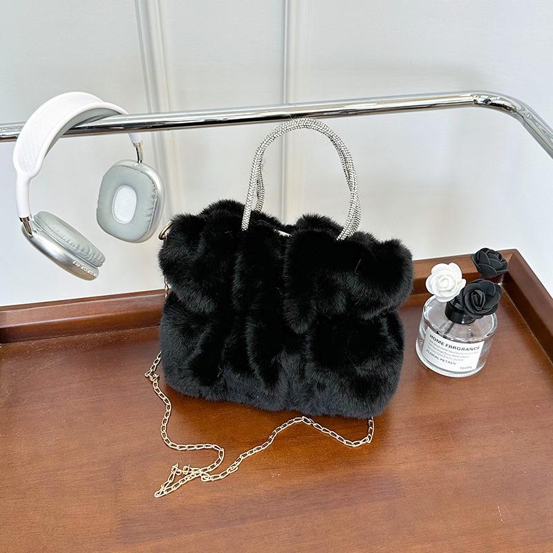 Large capacity plush small bag women's new commuter portable cloud plush bag fashion chain shoulder messenger bag