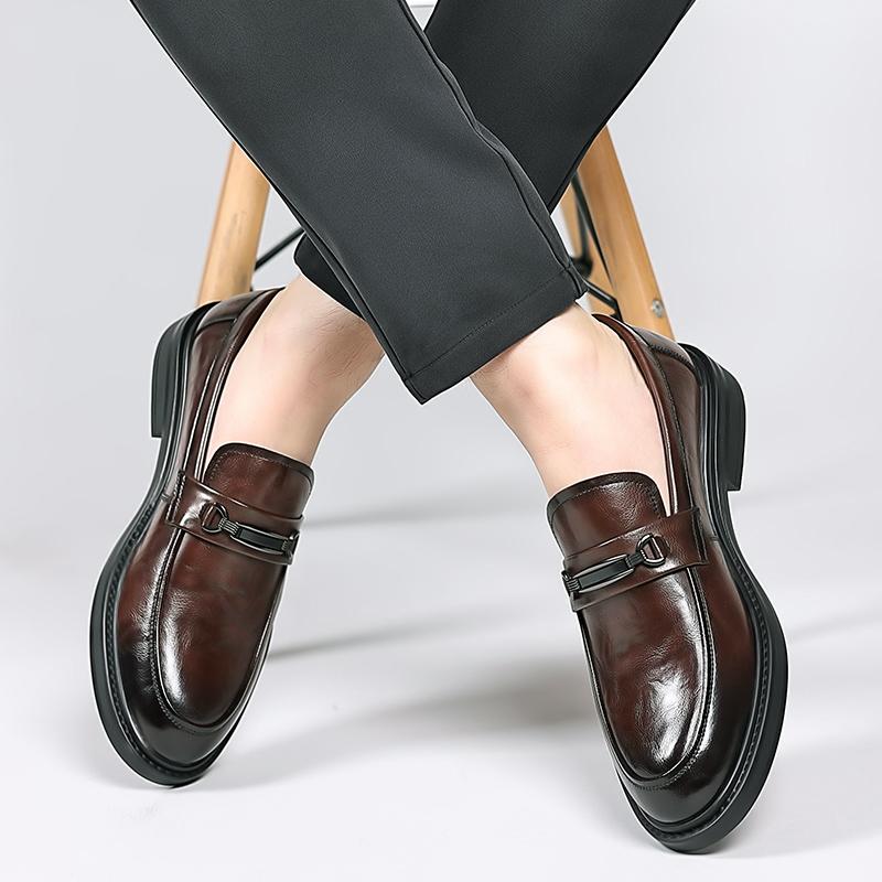 2024 Elegantní prodyšné kožené mokasíny Módní společenské kancelářské boty pro muže Řidičské mokasíny Pohodlné pánské ležérní boty