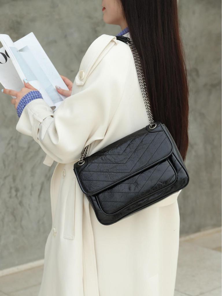 High-End Genuine Leather Crossbody Messenger Bag - Large Capacity, Niche Chain Design for Autumn/Winter