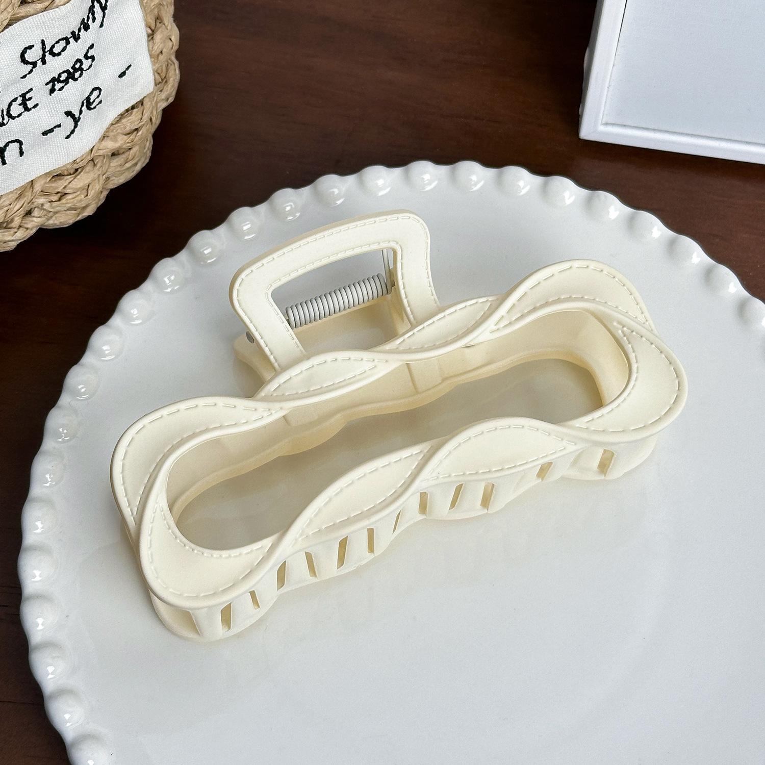 

Korean Style Versatile Wave Line Hair Claw Clip For Women Ideal For Daily Needs Fashion White12.5cm