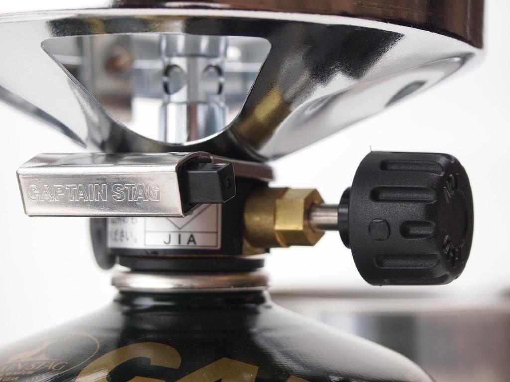 Kuchenka turystyczna Captain Stag mała gazowa z zapalnikiem piezoelektrycznym i zestaw naczyń kuchennych z torbą, M-7903