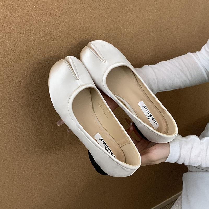 

Мода Мода Шелковая Обувь Туфли-лодочки на Низком Каблуке для Женщин 2025 Новые Странный Носок Женские Неглубокие Туфли на Каблуке Слипоны 35 абрикосовый