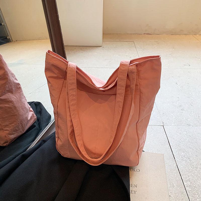 Stylish And Spacious Tote Bag For Women With Beautiful Design And Versatile Use