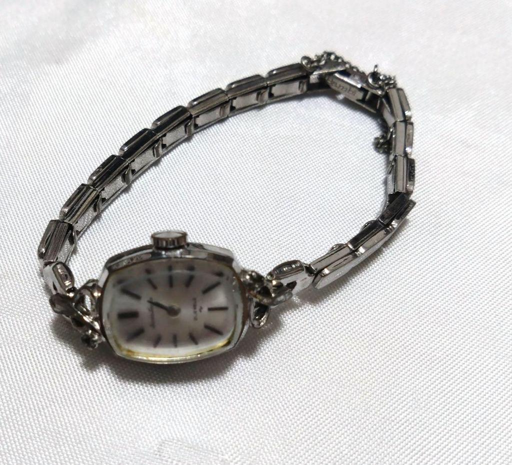 [USED] Extremely Rare SEIKOsora Vintage Hand-wound Watch with 2 Diamonds