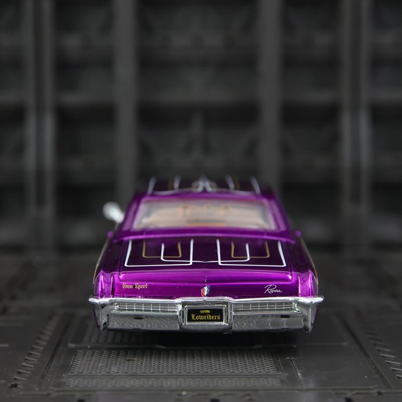 Maisto 1:26 Simulation Buick Riviera Alloy Car Model Ornament Collection Car Doors Can Open Supercar Static Desktop Gift