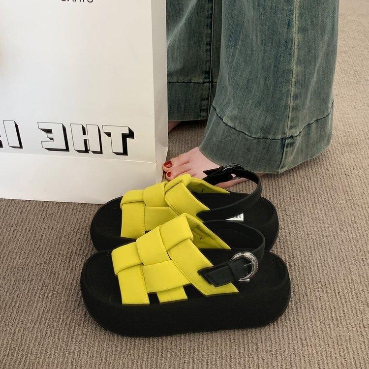 Popular open-toe fashion yellow casual sandals women's 2025 summer breathable and comfortable versatile thick-soled heightening beach shoes