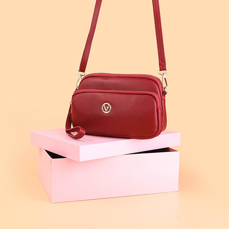 

New women s bags are fashionable and trendy, simple one-shoulder messenger small bags and bags in hand.