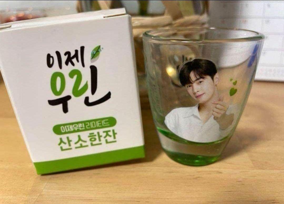 

[Б/У] Корейская рюмка для соджу Ча Ыну Astro Ли Джеури Не для продажи