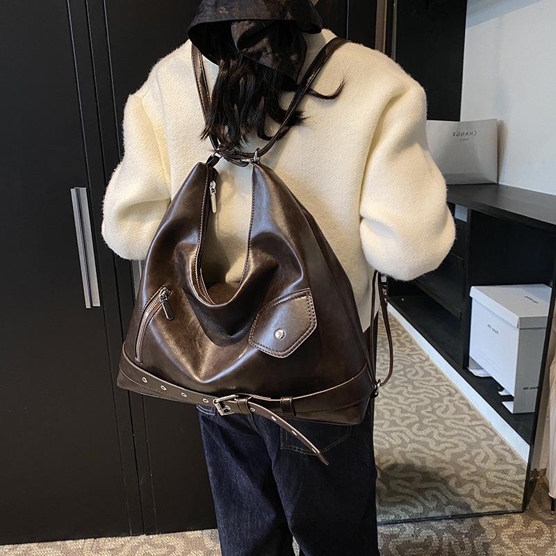One shoulder crossbody tote bag autumn and winter new niche retro large capacity high sense simple commuter armpit bag