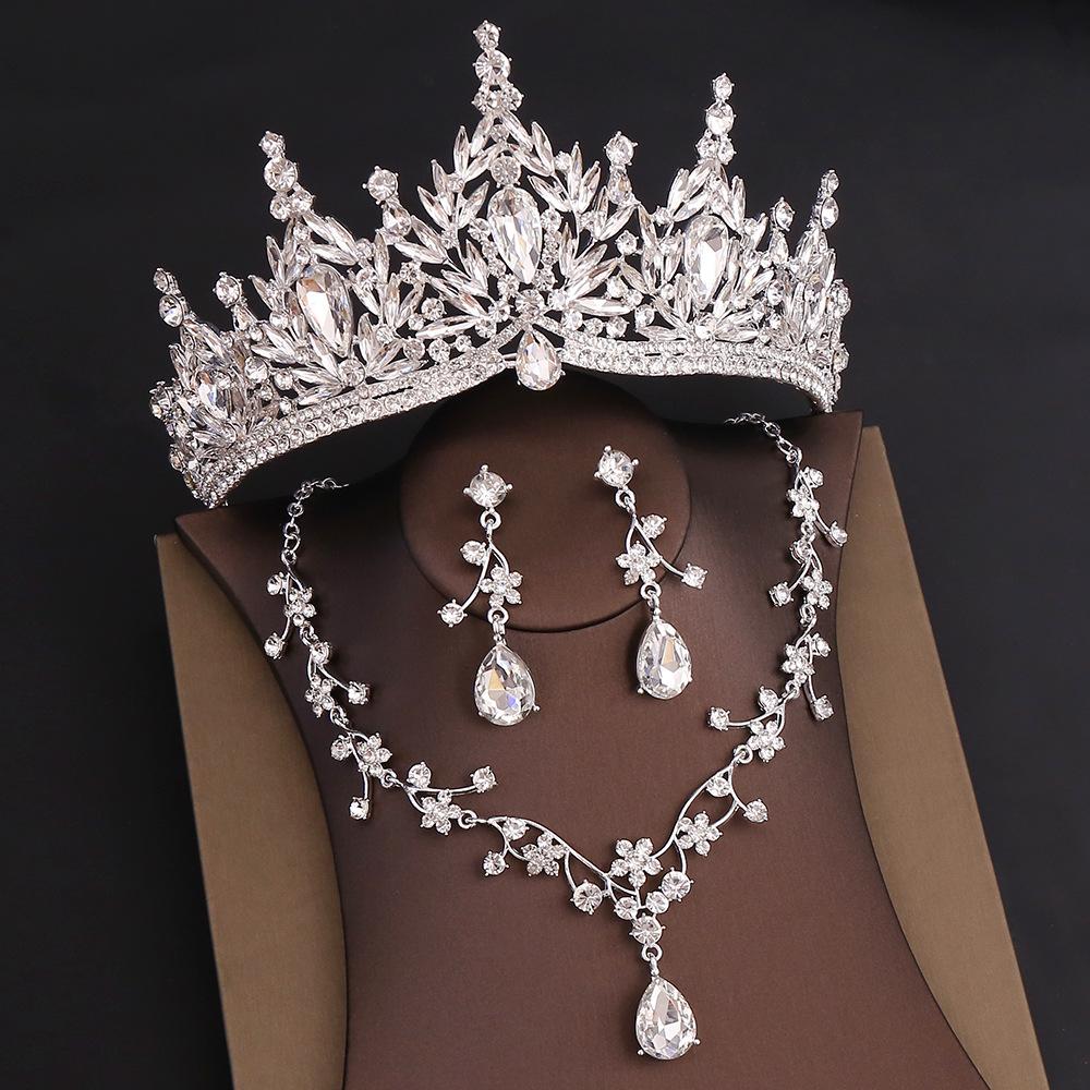 

2026 Crown Headgear European and American Atmospheric Necklace Earrings Three-piece Birthday Crown Bridal Wedding Dress Jewelry 15*8.2CM