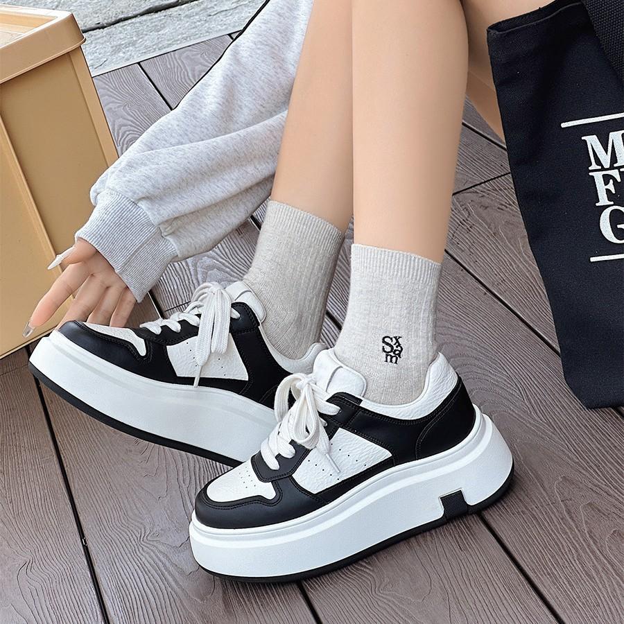 European station platform white shoes women's 2025 new versatile sports and leisure shoes heightening lace-up lightweight lace-up board shoes