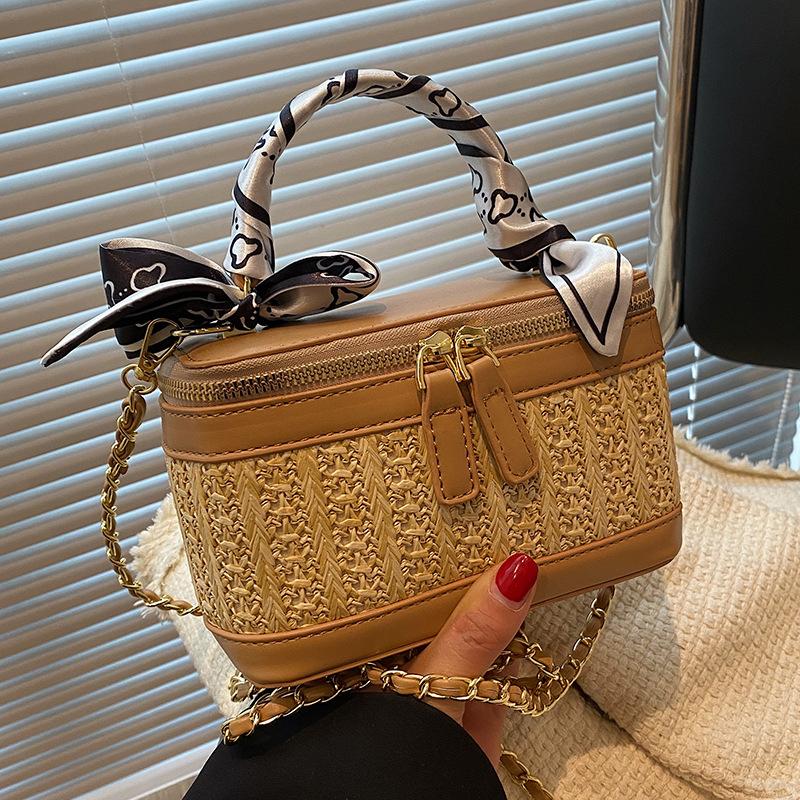 

Woven straw bag women s 2024 new niche design chain messenger bag summer high-end portable bucket bag No specification хакі