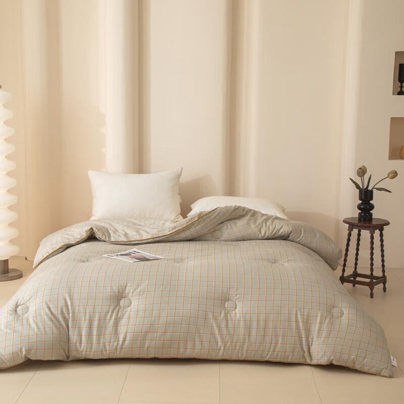 

Muji All-Season Eight-Hole Fiber Quilt