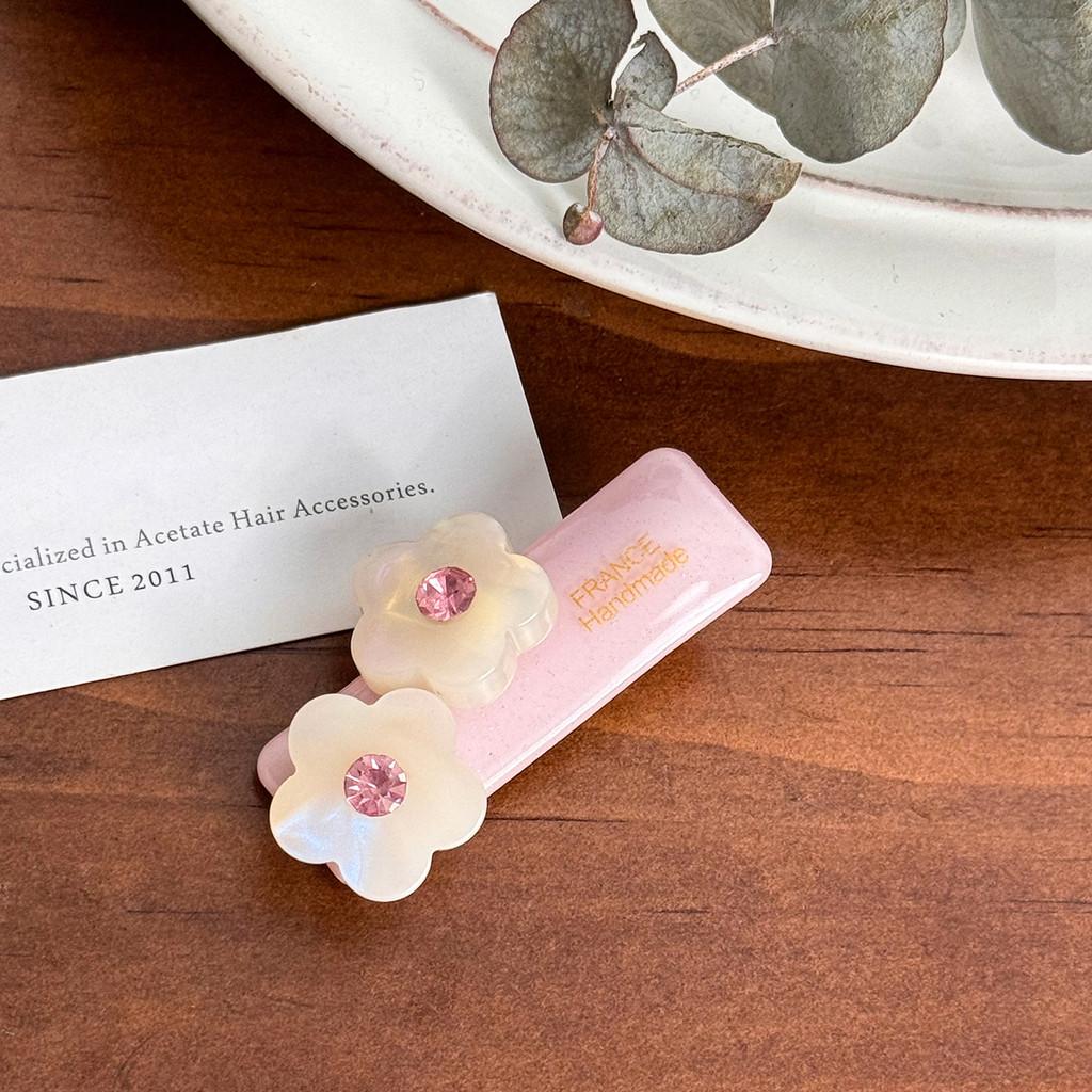 Sweet Floral Hair Claw Clip Charming Hair Accessory For Girls With Sparkling Design