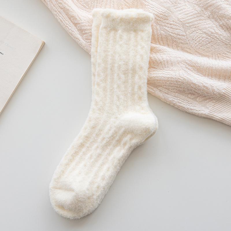 Thick Wool Socks for Autumn and Winter, Twisted Warm Mid-calf Socks for Women, Solid Color, Retro and Versatile Women's Socks