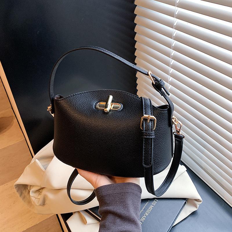 

Yogodlns Нишевый бренд Женская мода Маленькая сумочка Мягкая универсальная на плечо, сумка-мессенджер, Портативная сумка-ведро через плечо 22.5x10x11cm чёрный