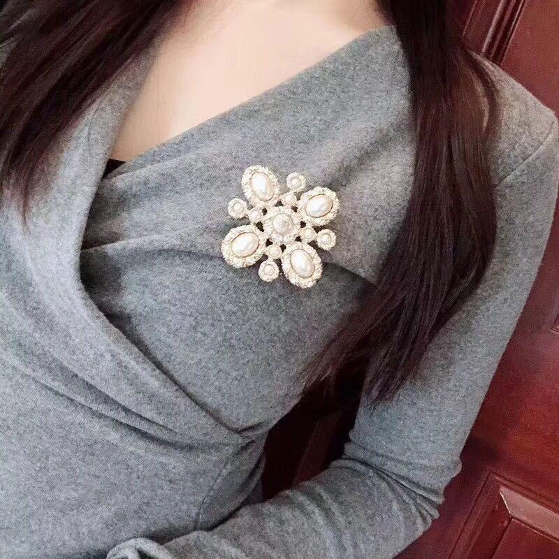 Famous Retro Antique Cross Pearl Brooch Female Corsage Accessories Brooches Corsage Pin For Woman