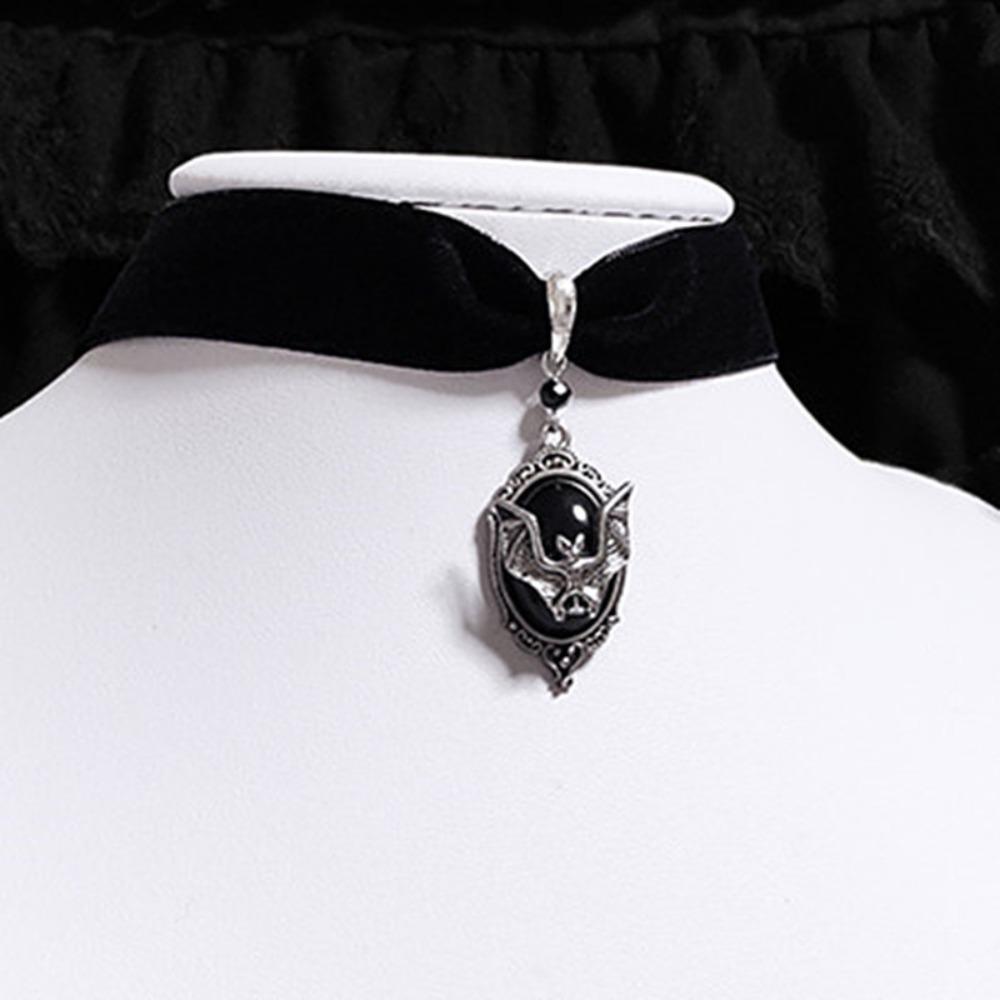 Punk Personality Sliver Color Oval Vampire Bat Relief Pendant Black Velvet Necklace for Women Halloween Party Retro Jewelry Gift