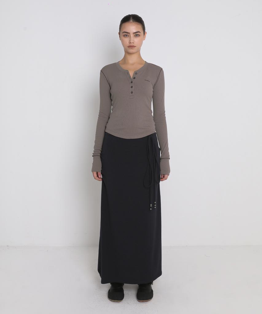 Saendeulig Henley Neck Button Basic T-Shirt_Brown