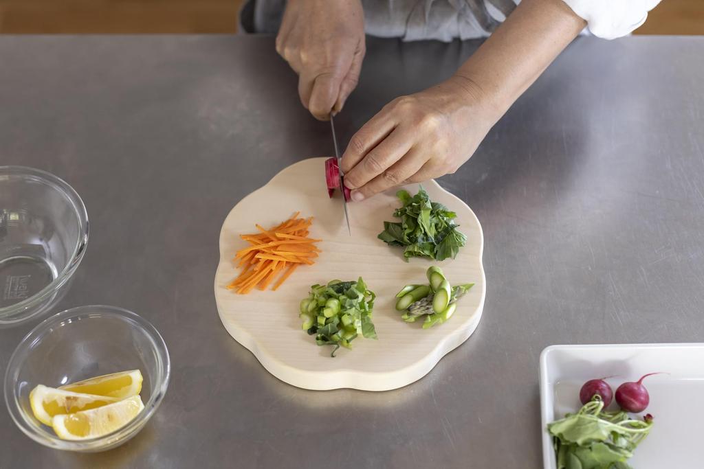Woodpecker Ginkgo Wood Cutting Made In Natural Ginkgo Wood Cutting Board with Flower Design Board, Japan, Wood, (Small)
